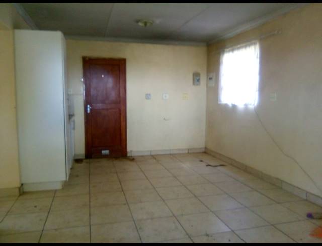2 BEDROOM HOUSE FOR SALE IN SERALENG